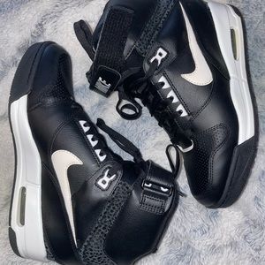 Nike air revolution sky hi